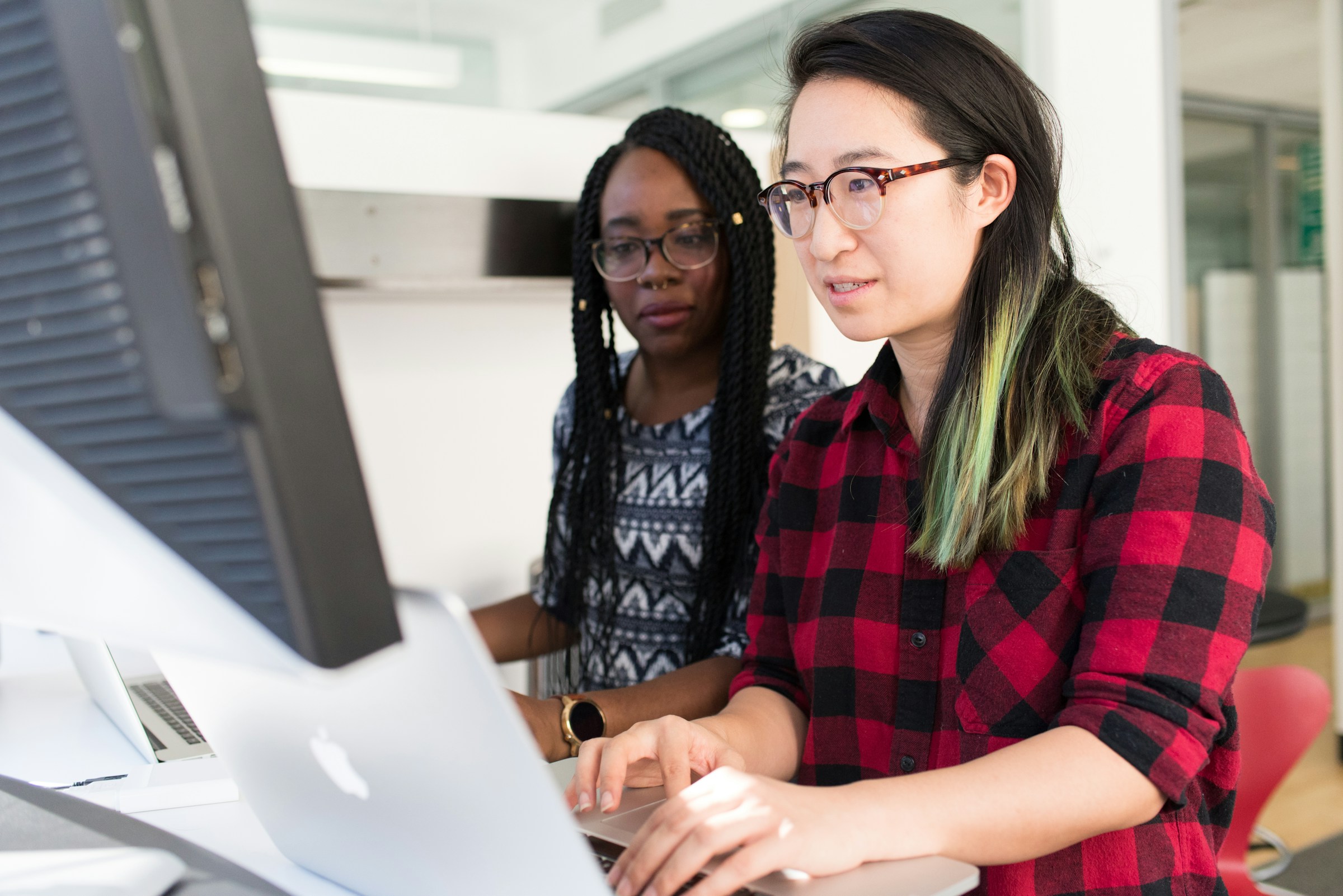 Performance Reviews: What to Do Before, During & After