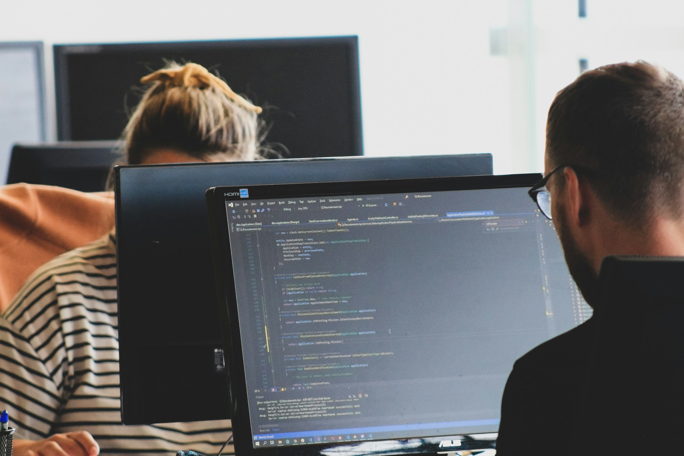 Does your company hire technical staff? Do you struggle to find great candidates that stick around to become loyal employees? Finding top talent is harder than it looks - especially when tech skills are thrown into the mix. And that’s where a great onboarding process and new hire checklist come in.